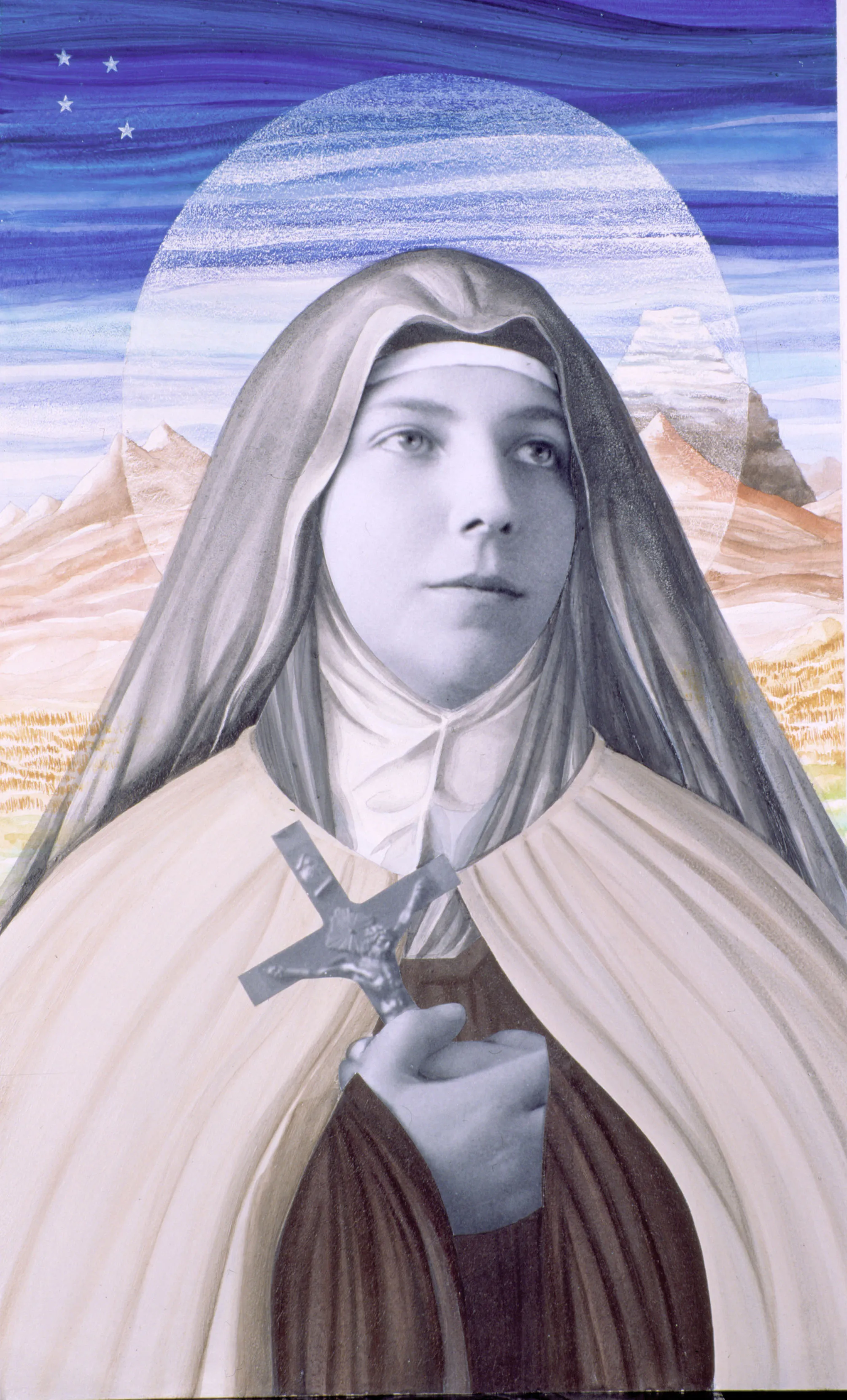 Retrato devocional de Santa Teresa de Los Andes con su hábito carmelita, sobre un fondo de cordillera